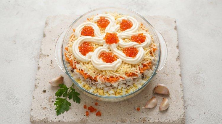 Салат «Морская пена» с морепродуктами