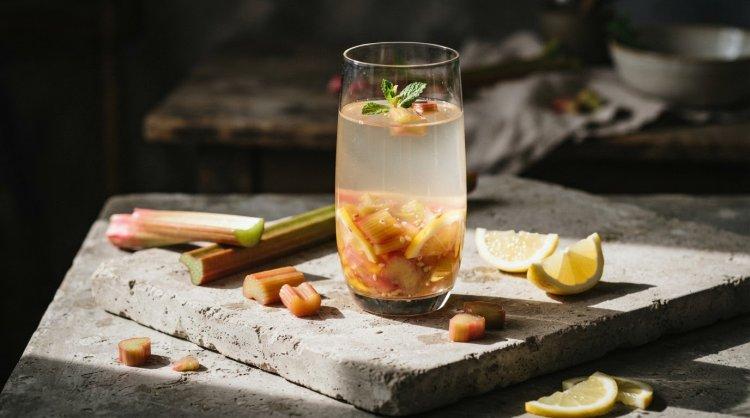 Компот из ревеня и лимона
