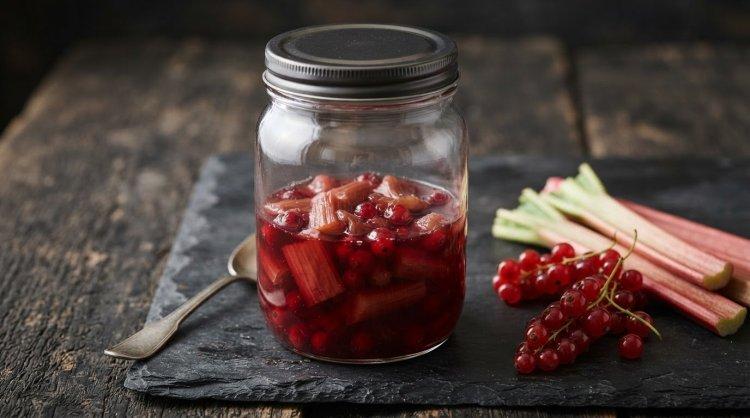 Компот из ревеня и смородины