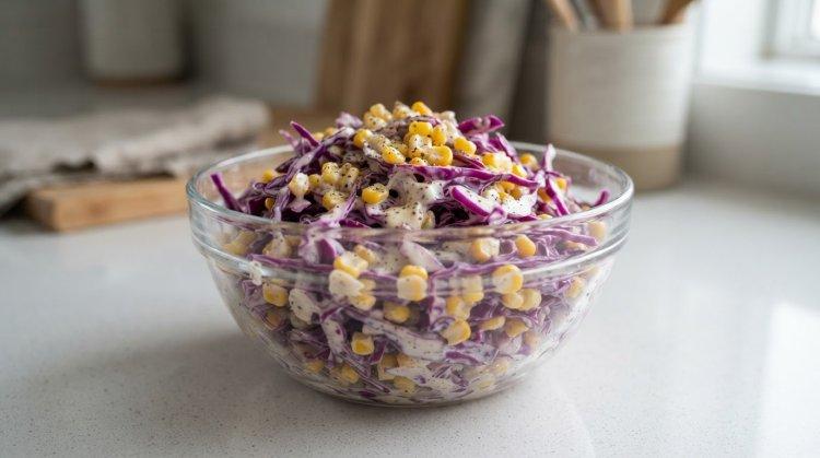 Салат с краснокочанной капустой, кукурузой и майонезом