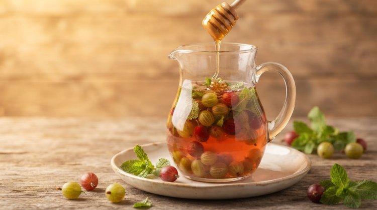Компот из крыжовника с мятой и медом