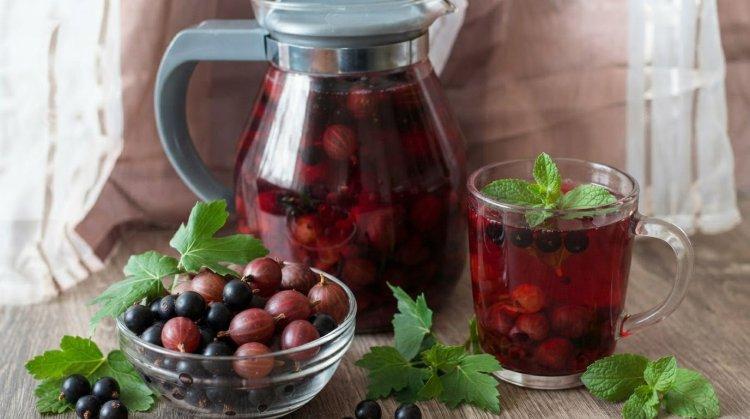 Компот из крыжовника и черной смородины с мятой
