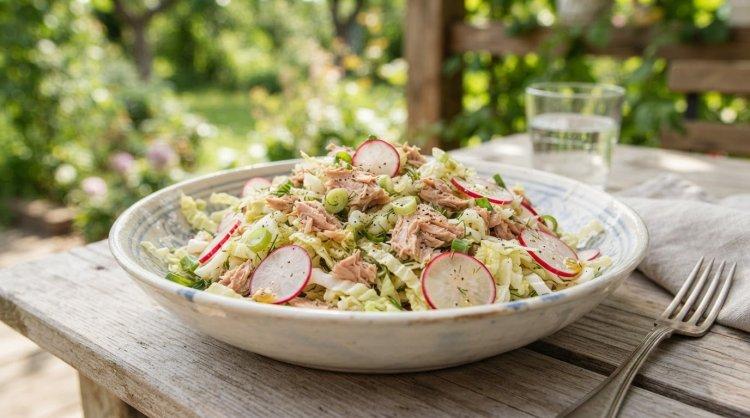 Салат с редиской и тунцом