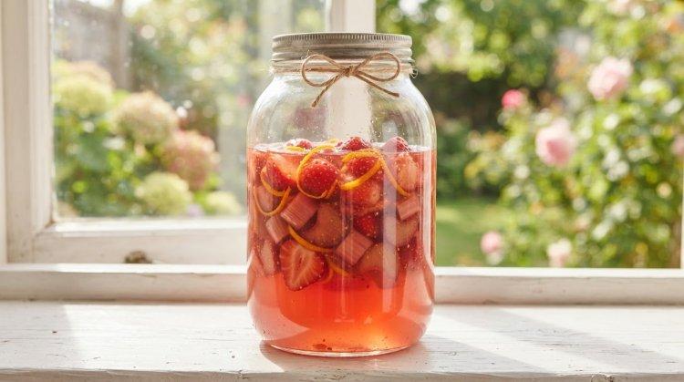Компот из апельсинов, ревеня и клубники
