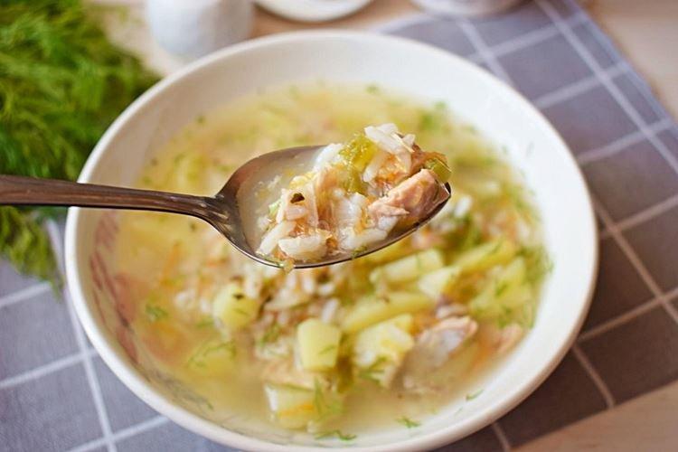 Рыбный суп из консервированной горбуши с рисом - рецепты