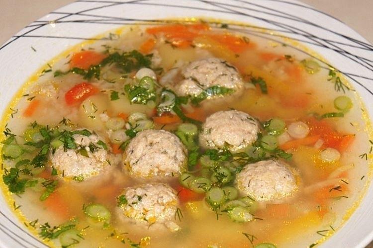 Рыбный суп с фрикадельками из консервированной горбуши - рецепты
