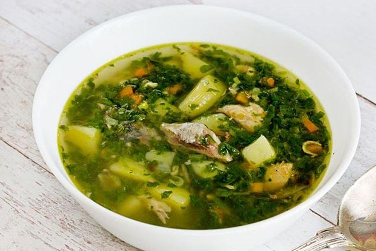 Рыбный суп из консервированной сайры со шпинатом - рецепты