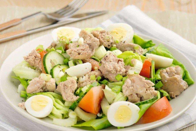 Салат с печенью трески и овощами - рецепты