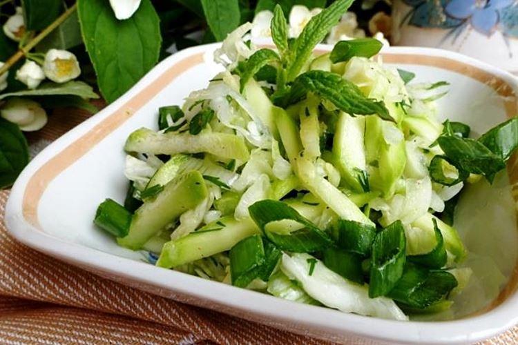 Салат из свежей капусты и кабачков - рецепты
