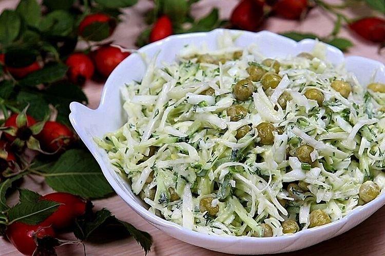 Салат из свежей капусты с горошком - рецепты