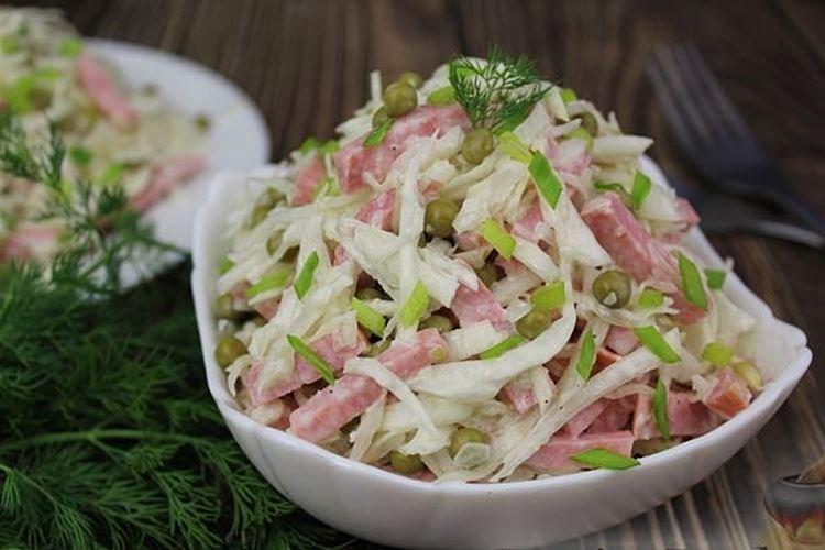 Салат из свежей капусты с колбасой - рецепты