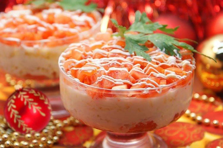 Салат «Красное море» с крабовыми палочками и чесноком - рецепты