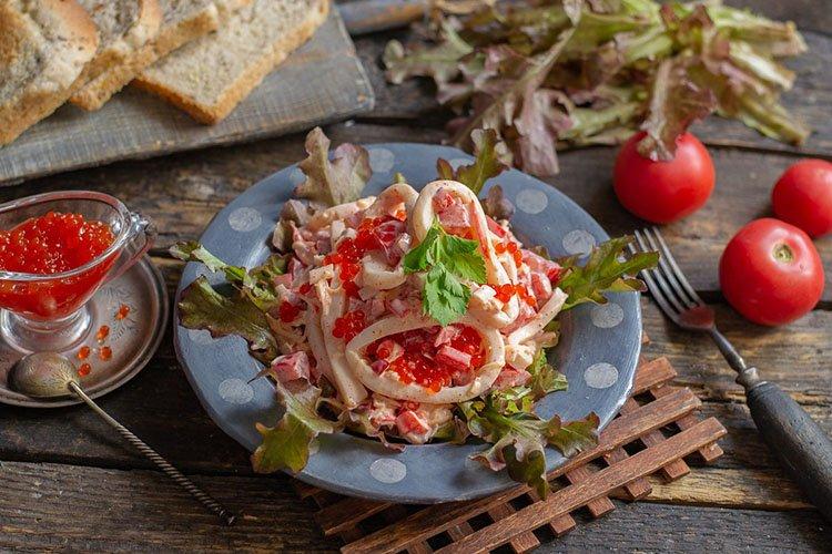 Острый салат «Красное море» с крабовыми палочками - рецепты