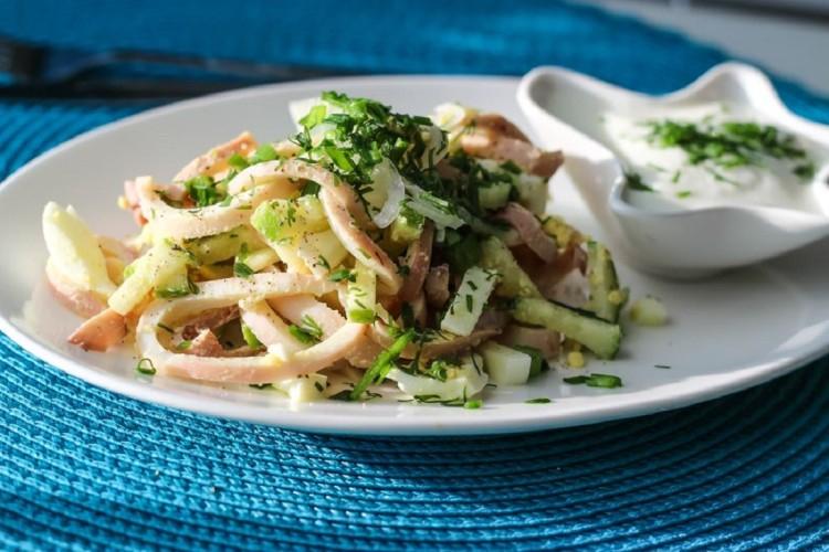 Как приготовить кальмары для салата пошагово и Салат из кальмаров — 10 самых вкусных и простых рецептов
