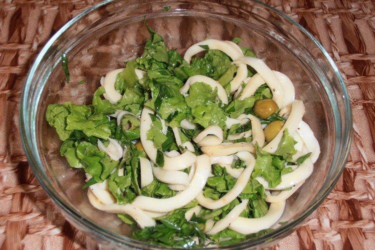 Салат с кальмарами и перепелиными яйцами - рецепты