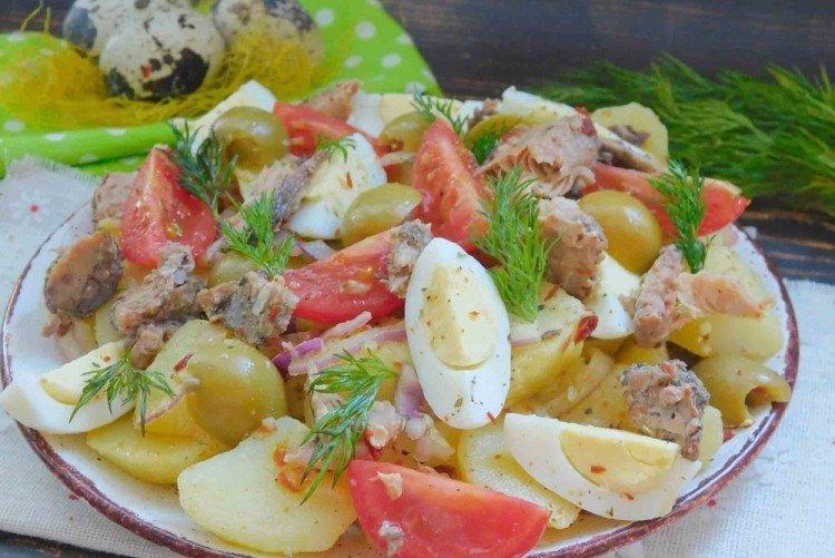 Вкусный салат с тунцом консервированным на праздничный стол рецепты с фото