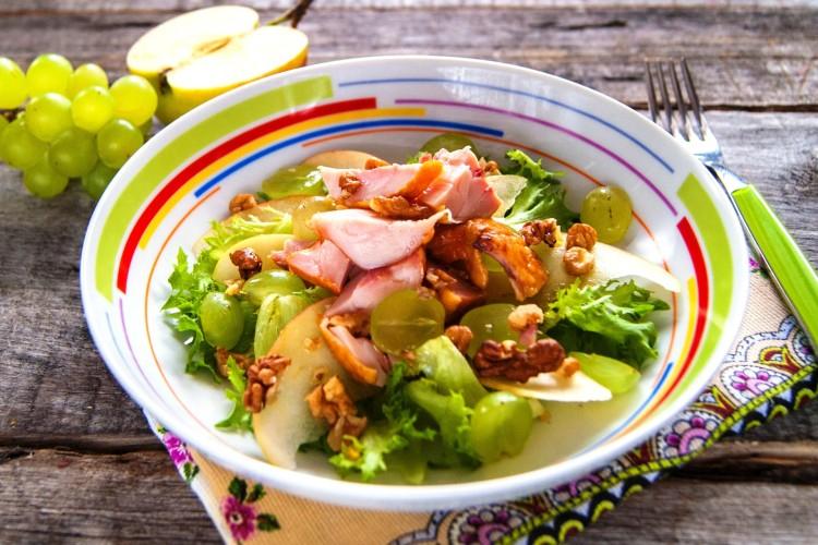 Салат с копченой курицей: 10 вкусных рецептов приготовления