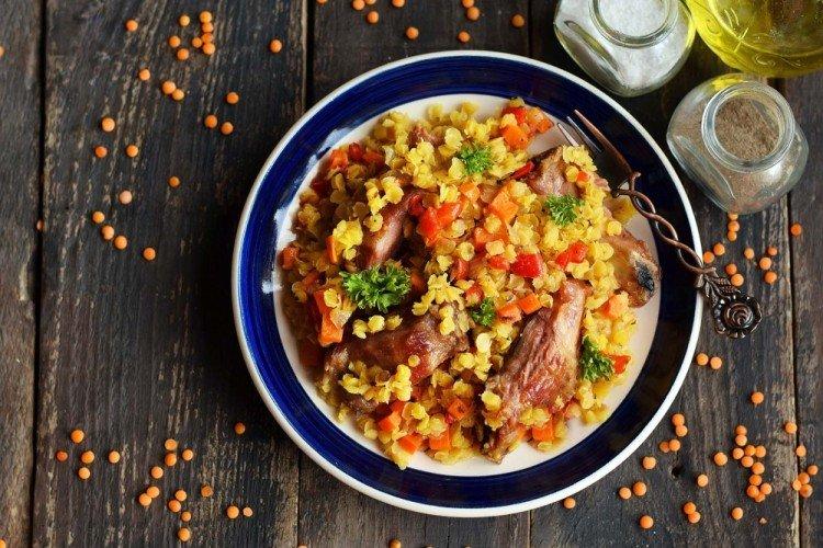 Салат с копченой курицей и чечевицей - рецепты