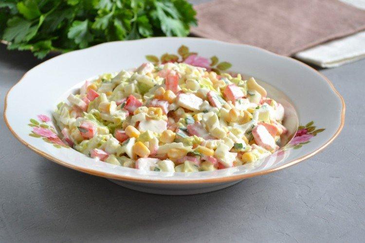 Салат с крабовыми палочками, капустой и картофелем - рецепты