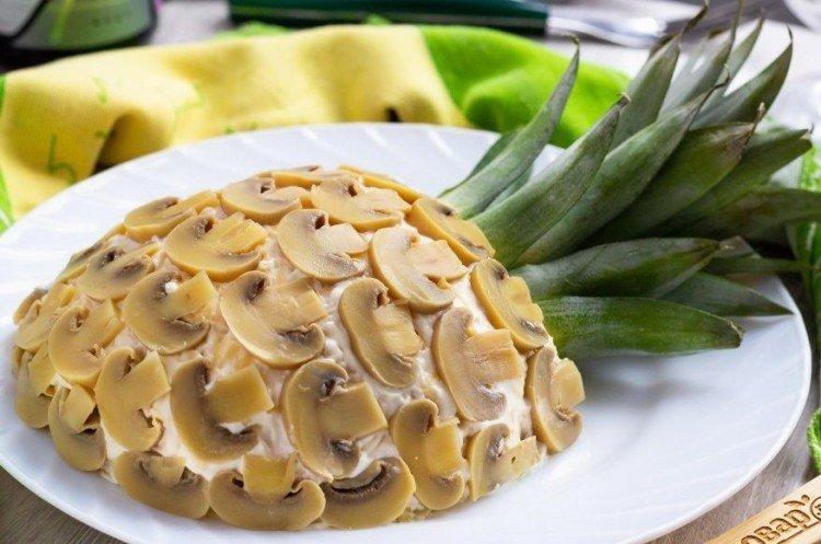 Рецепт салата с курицей, ананасами и грибами