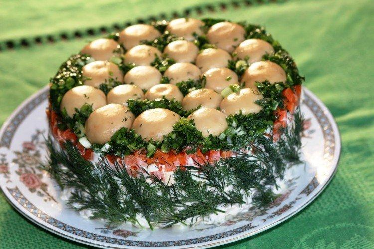 Салат Грибная полянка - Салаты с курицей и грибами рецепты