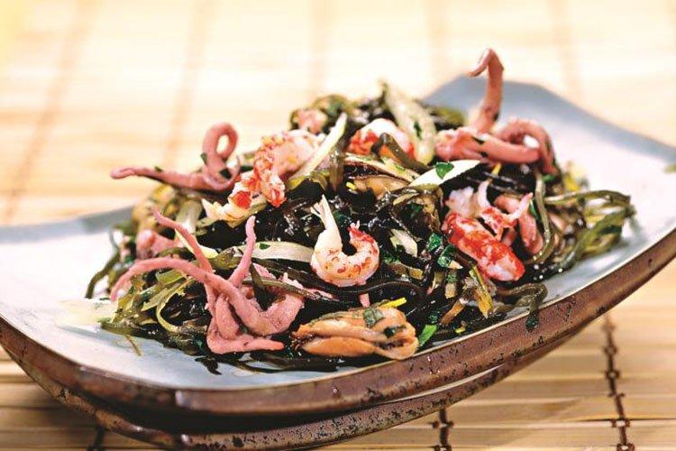 Салат из морского коктейля и морской капусты - рецепты