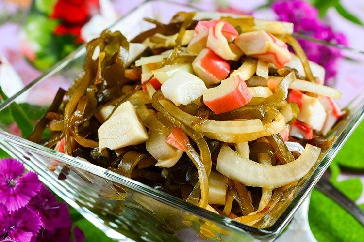 Салат из морской капусты с крабовыми палочками - рецепты