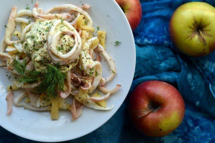 Салат с кальмарами и яблоком - рецепты