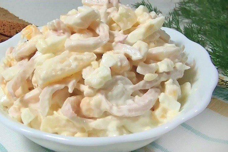 Вкусный салат из кальмаров с огурцом и сыром