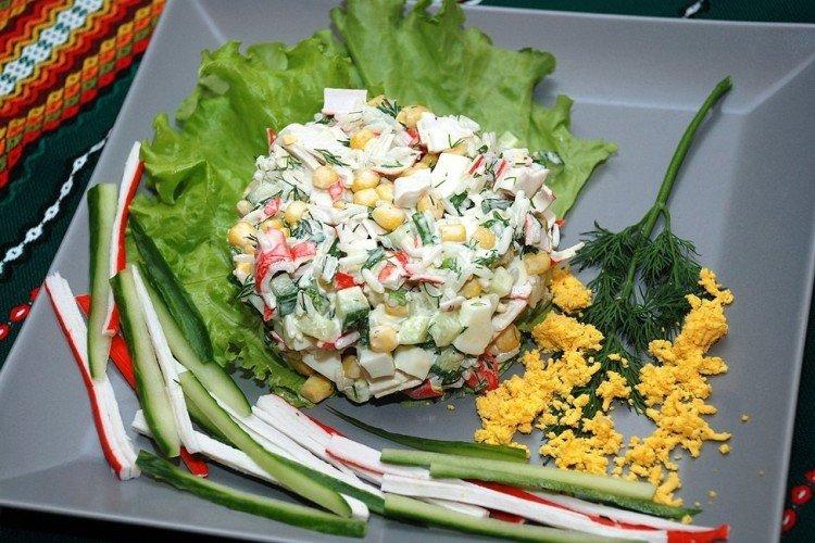 Салат из крабовых палочек с кукурузой рецепт с фото очень вкусный