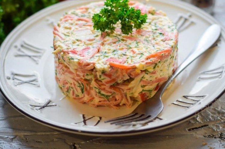 Салат с крабовыми палочками и морковью - рецепты