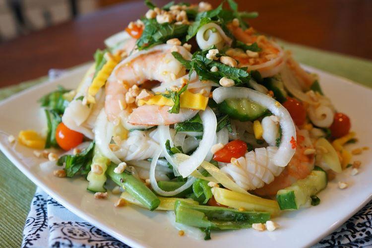 15 лучших рецептов салатов с креветками и кальмарами