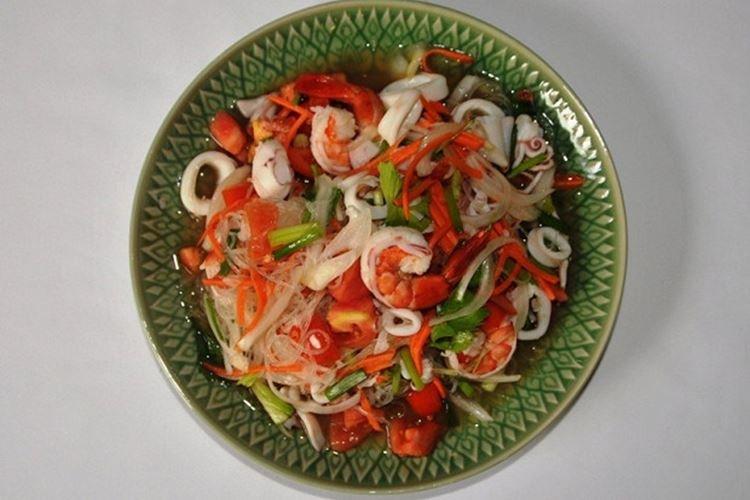 Салат с креветками и кальмарами по-тайски - рецепты