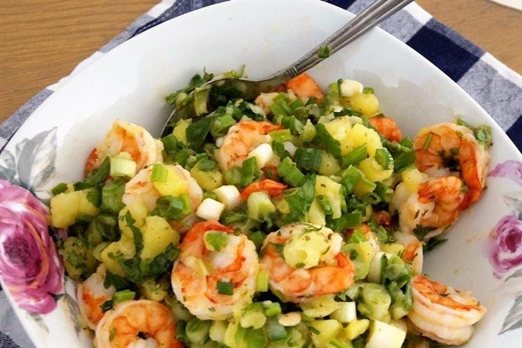 Салат с креветками, кальмарами и картофелем - рецепты