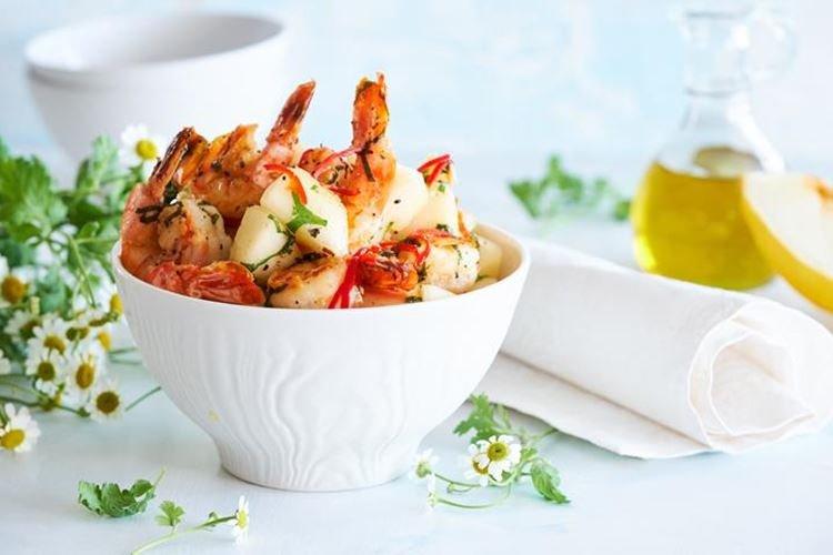 Салат с креветками, кальмарами, чили и мятой - рецепты