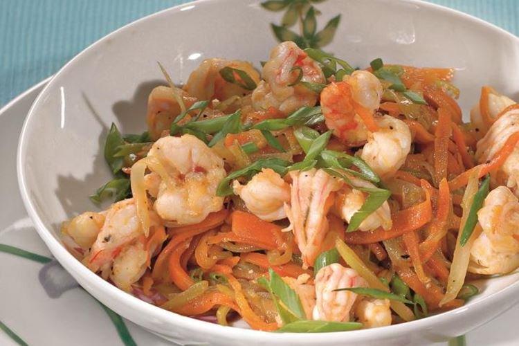 Салат с креветками и кальмарами в пивной заправке - рецепты