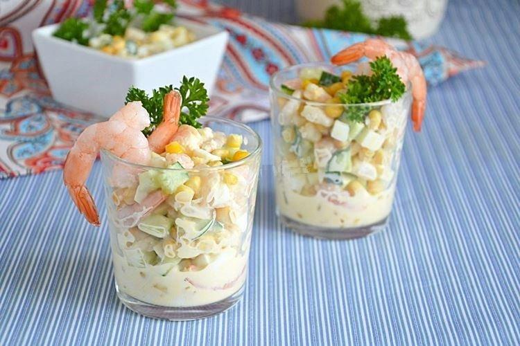 Салат с кукурузой и креветками - рецепты