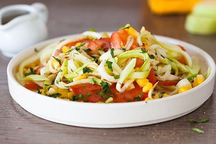 Салат с кукурузой и кабачками - рецепты