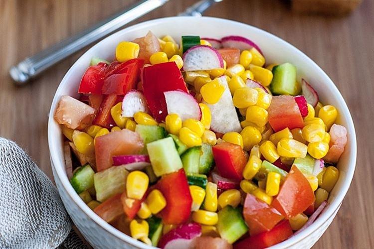 Салат с кукурузой и овощами - рецепты