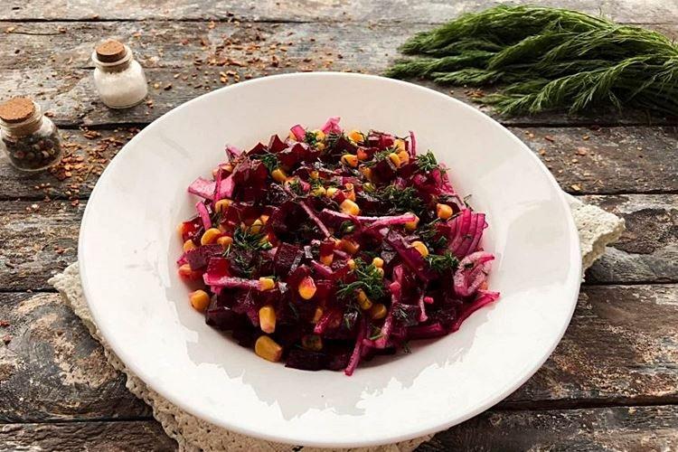 Салат с кукурузой и свеклой - рецепты