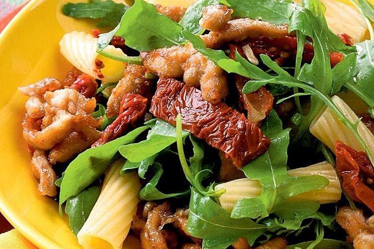 Салат с курицей и макаронами - рецепты