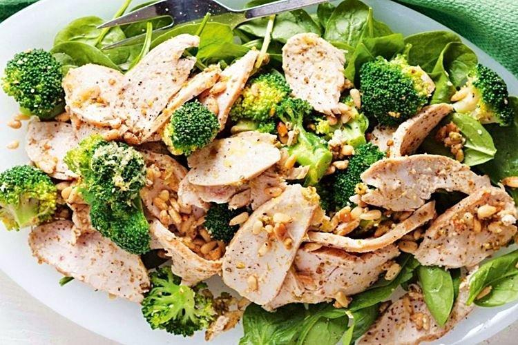Салат с курицей и брокколи - рецепты