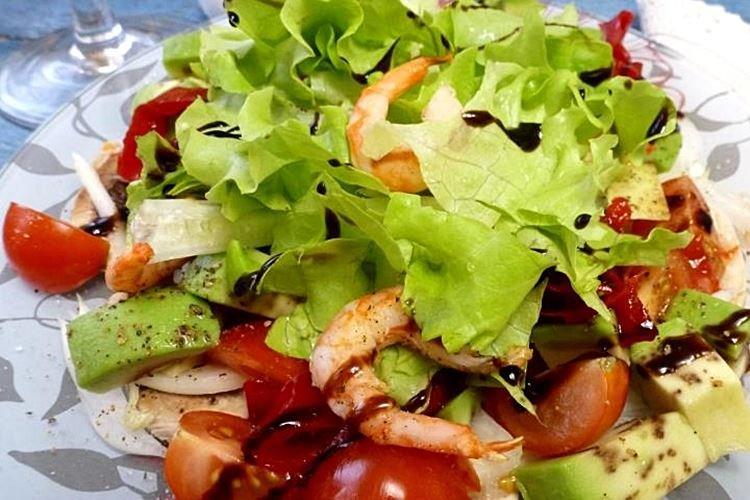 Салат с шампиньонами и креветками - рецепты