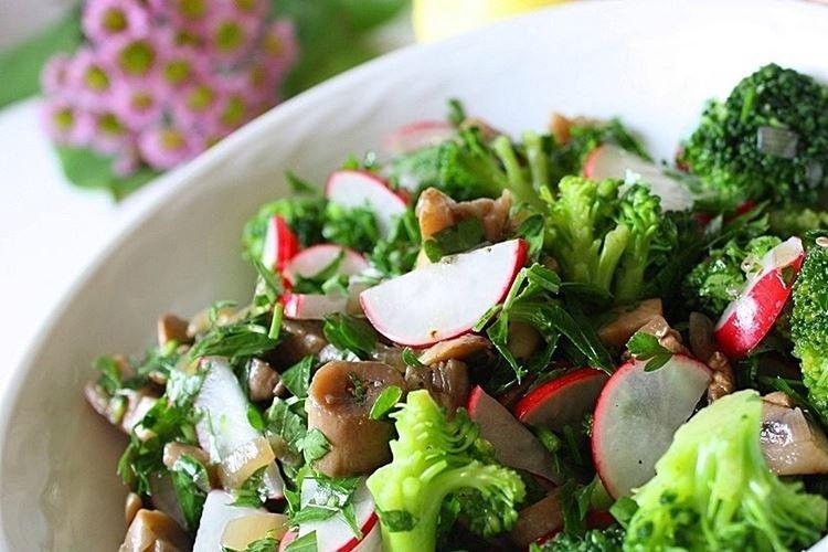 Салат с шампиньонами и овощами - рецепты