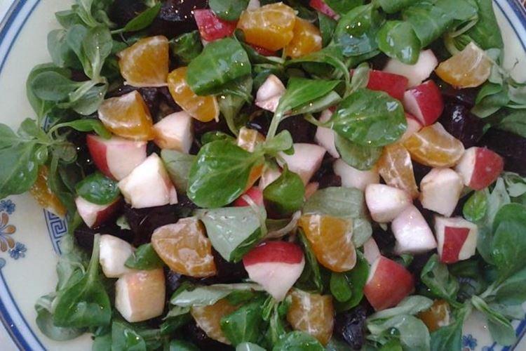 Салат со свеклой, мандаринами и яблоками - рецепты