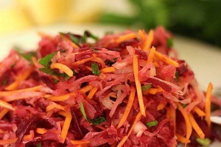 Салат со свеклой и квашеной капустой - рецепты