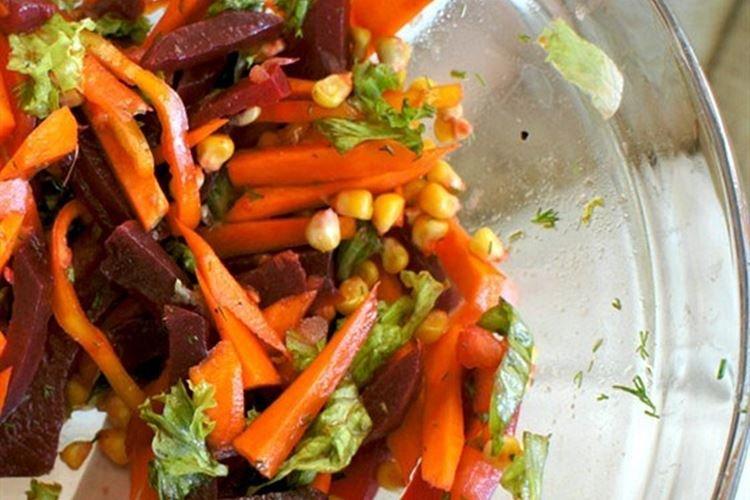 Салат со свеклой и кукурузой - рецепты