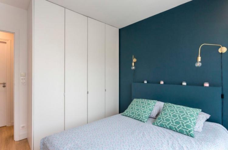 Интерьер спальни 10 кв.м. в стиле минимализм - дизайн фото