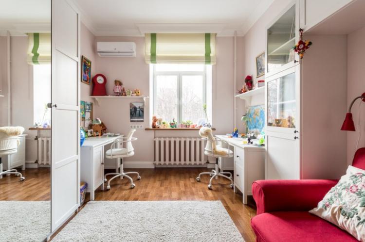 Детская комната в стиле неоклассика - дизайн интерьера фото