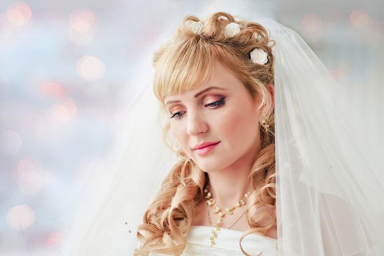 Прическа принцессы с челкой - Свадебные прически на длинные волосы